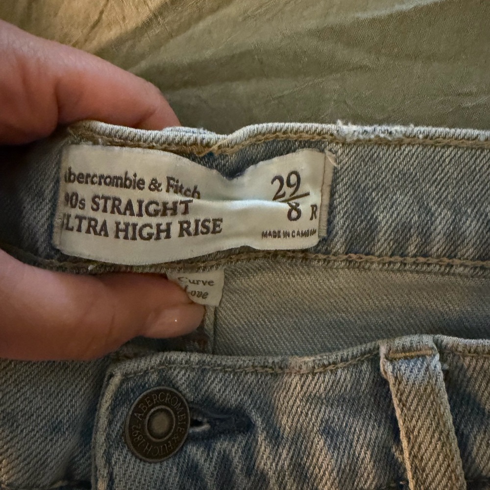 Abercrombie & Fitch High Rise 90s Split-Vent Hem Jean - Picture 3 of 6
